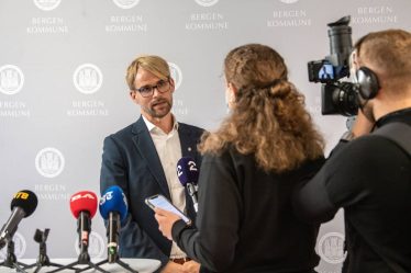 Bergen introduit l'utilisation obligatoire d'un masque facial et demande aux gens d'éviter de se serrer dans les bras - 20