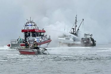 PHOTO : un crevettier prend feu et coule dans le fjord d'Oslo - une personne transportée à l'hôpital - 20