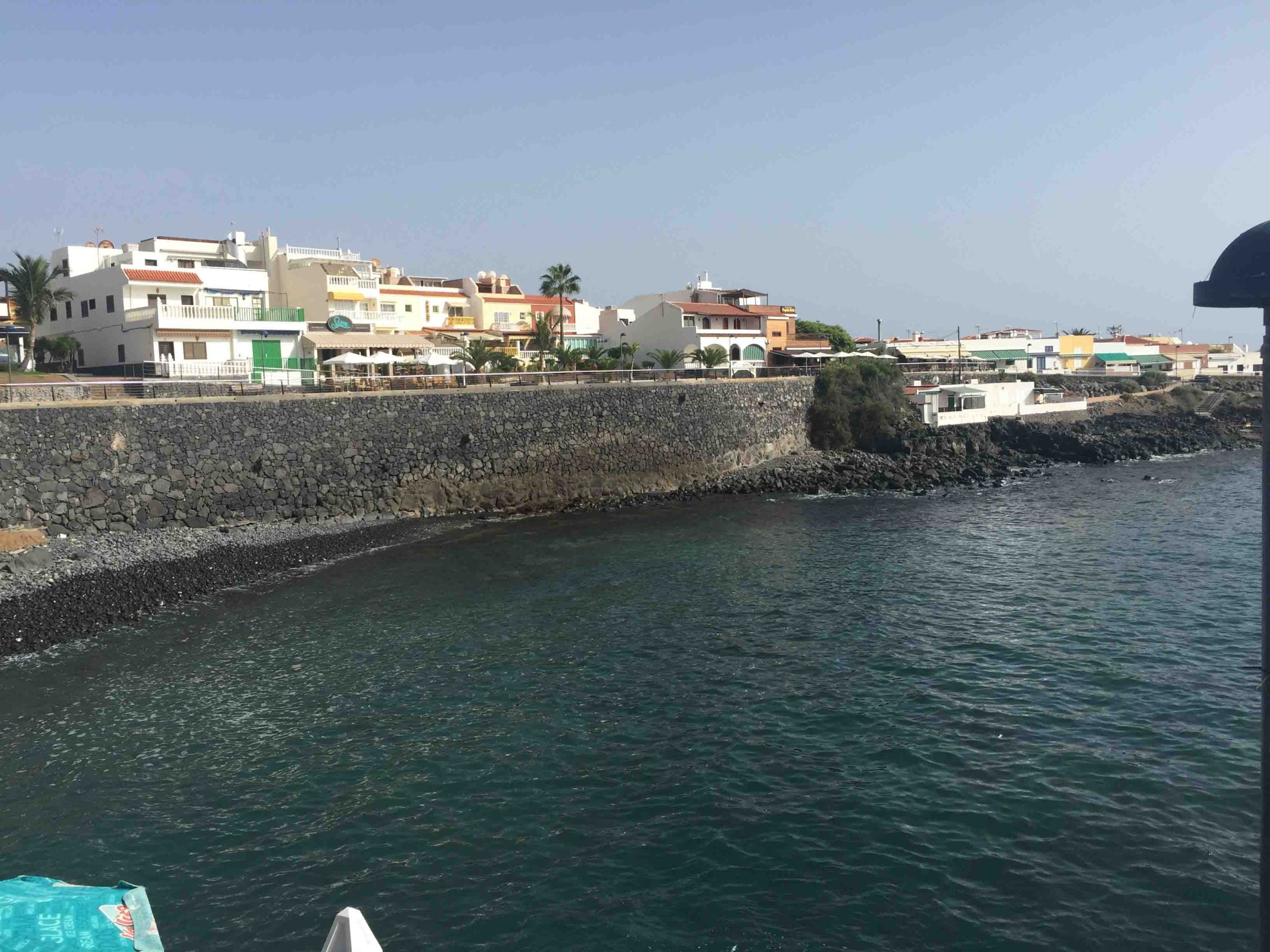 Au moins deux morts après avoir été emporté par une vague à Tenerife 4 Au moins deux morts après avoir été emporté par une vague à Tenerife - 3
