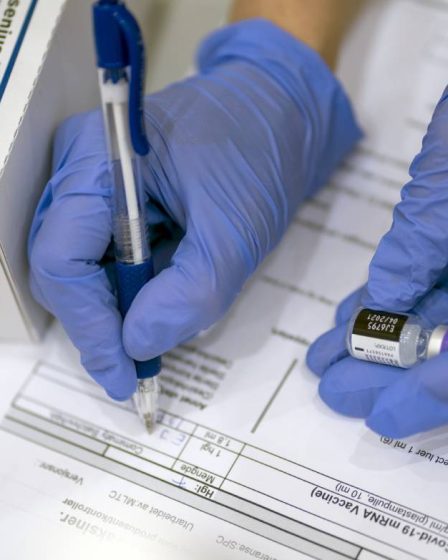 Un sceptique pour les vaccins condamné à une amende de 15 000 couronnes pour avoir tenté de voler un vaccin dans un centre de vaccination à Oslo 29 Un sceptique pour les vaccins condamné à une amende de 15 000 couronnes pour avoir tenté de voler un vaccin dans un centre de vaccination à Oslo - 28