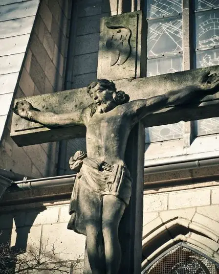 Une femme accusée d'avoir siphonné de l'argent à l'église 11 Une femme accusée d'avoir siphonné de l'argent à l'église - 10