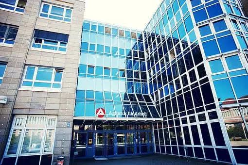 Un Norvégien dupe des demandeurs d'emploi dans des emplois inexistants 4 Un Norvégien dupe des demandeurs d'emploi dans des emplois inexistants - 3