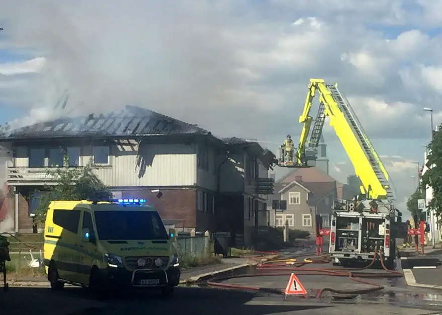 Un violent incendie dans un immeuble à appartements à Sarpsborg 4 Un violent incendie dans un immeuble à appartements à Sarpsborg - 3