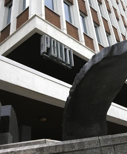 Dark Room - Un policier fait appel pour se faire renvoyer 31 Dark Room - Un policier fait appel pour se faire renvoyer - 30