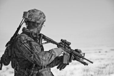 Les soldats vendent des uniformes et des munitions en ligne - 18