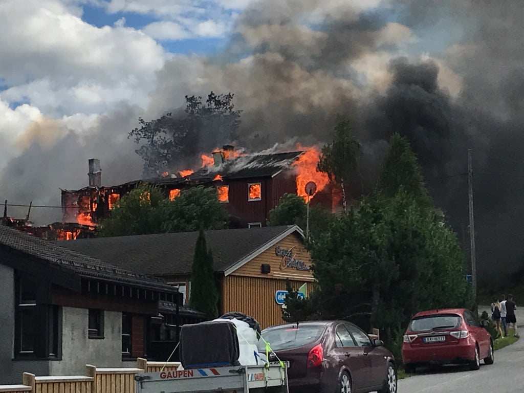 Huit appartements perdus après un violent incendie à Støren 4 Huit appartements perdus après un violent incendie à Støren - 3
