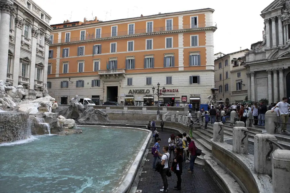 1,4 million d'euros récupérés à la fontaine de Trevi à Rome 4 1,4 million d'euros récupérés à la fontaine de Trevi à Rome - 3