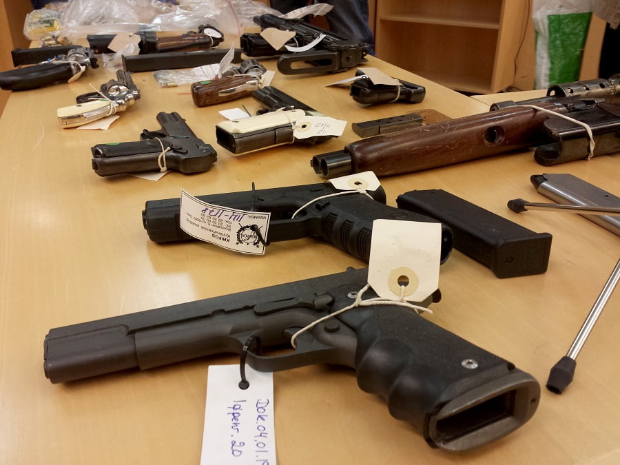Des milliers d'armes et plusieurs tonnes d'explosifs remis au titre de l'amnistie des armes 4 Des milliers d'armes et plusieurs tonnes d'explosifs remis au titre de l'amnistie des armes - 3