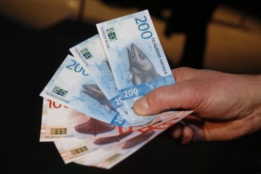 La morue et les navires vikings sur des billets plus sûrs - 16