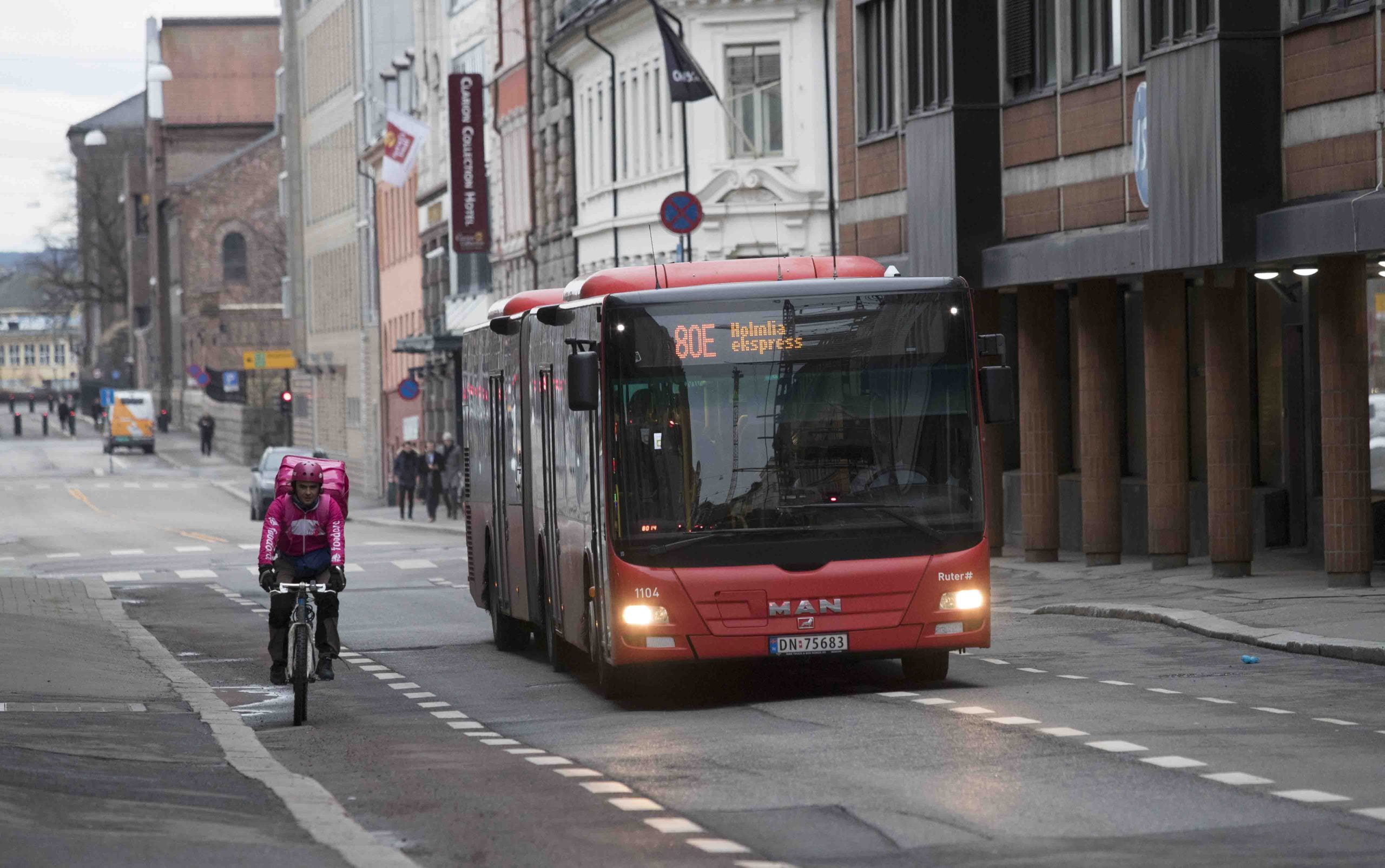 Le professeur pense que les automobilistes devraient céder le passage aux cyclistes 4 Le professeur pense que les automobilistes devraient céder le passage aux cyclistes - 3