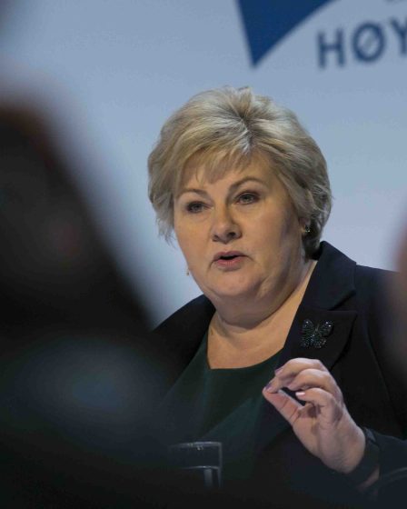 Un dissident chinois pense que Solberg n'a pas les couilles 2 Un dissident chinois pense que Solberg n'a pas les couilles - 1