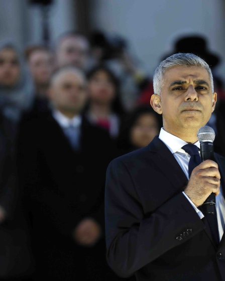 Des milliers de personnes rendent hommage aux victimes du terrorisme à Londres 39 Des milliers de personnes rendent hommage aux victimes du terrorisme à Londres - 38