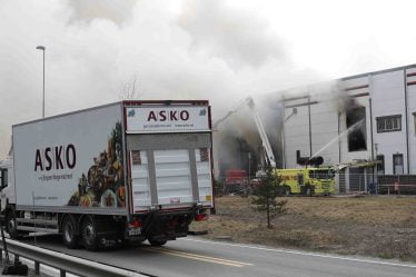 L'incendie de l'entrepôt d'Asko s'est embrasé - 16