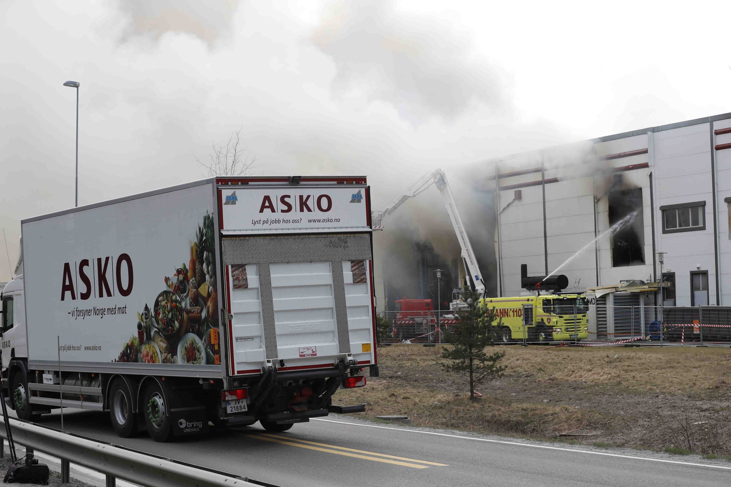 L'incendie de l'entrepôt d'Asko s'est embrasé 4 L'incendie de l'entrepôt d'Asko s'est embrasé - 3