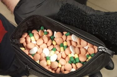 Un passager d'une compagnie aérienne a caché 1 000 comprimés dans une chaussette - 21