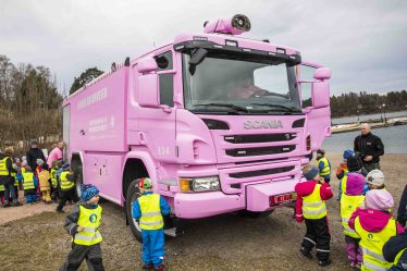 Hurum avec le premier camion de pompiers rose en Norvège - 16