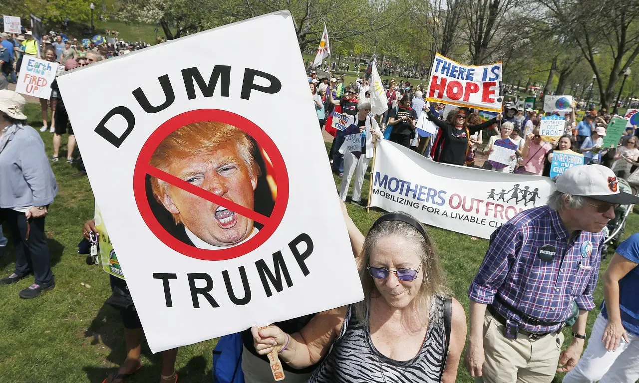 Les manifestations de Pro Lima marquent les 100 jours de Trump au pouvoir 4 Les manifestations de Pro Lima marquent les 100 jours de Trump au pouvoir - 3
