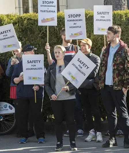 Organisations avec une manifestation gay silencieuse devant l'ambassade de Russie 8 Organisations avec une manifestation gay silencieuse devant l'ambassade de Russie - 7