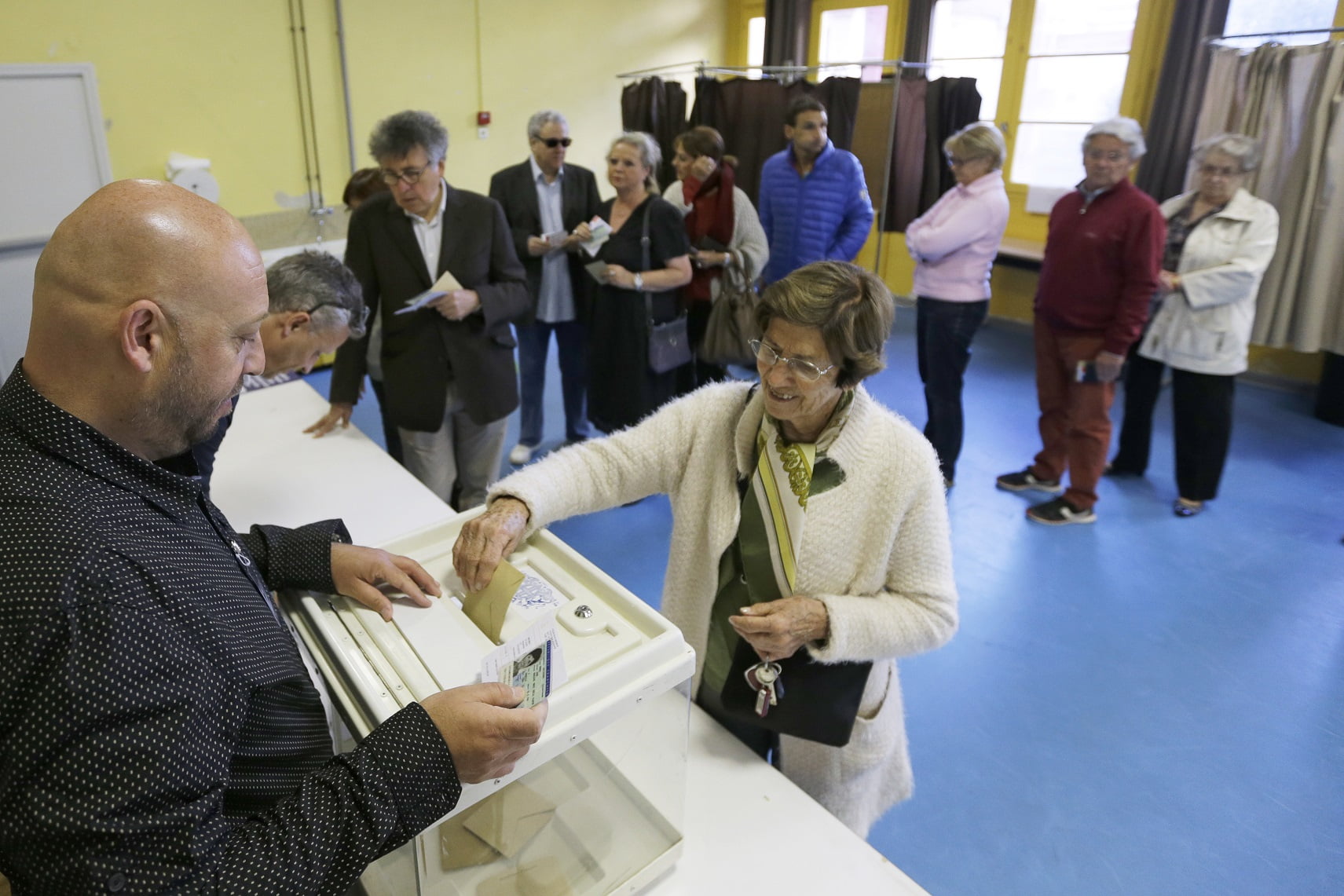 Les bureaux électoraux en France ont ouvert 4 Les bureaux électoraux en France ont ouvert - 3