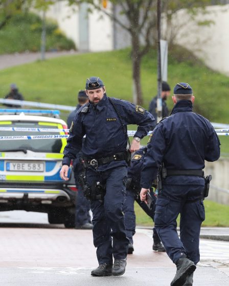 La police agit après une fusillade devant des élèves d'une école à Göteborg 14 La police agit après une fusillade devant des élèves d'une école à Göteborg - 13