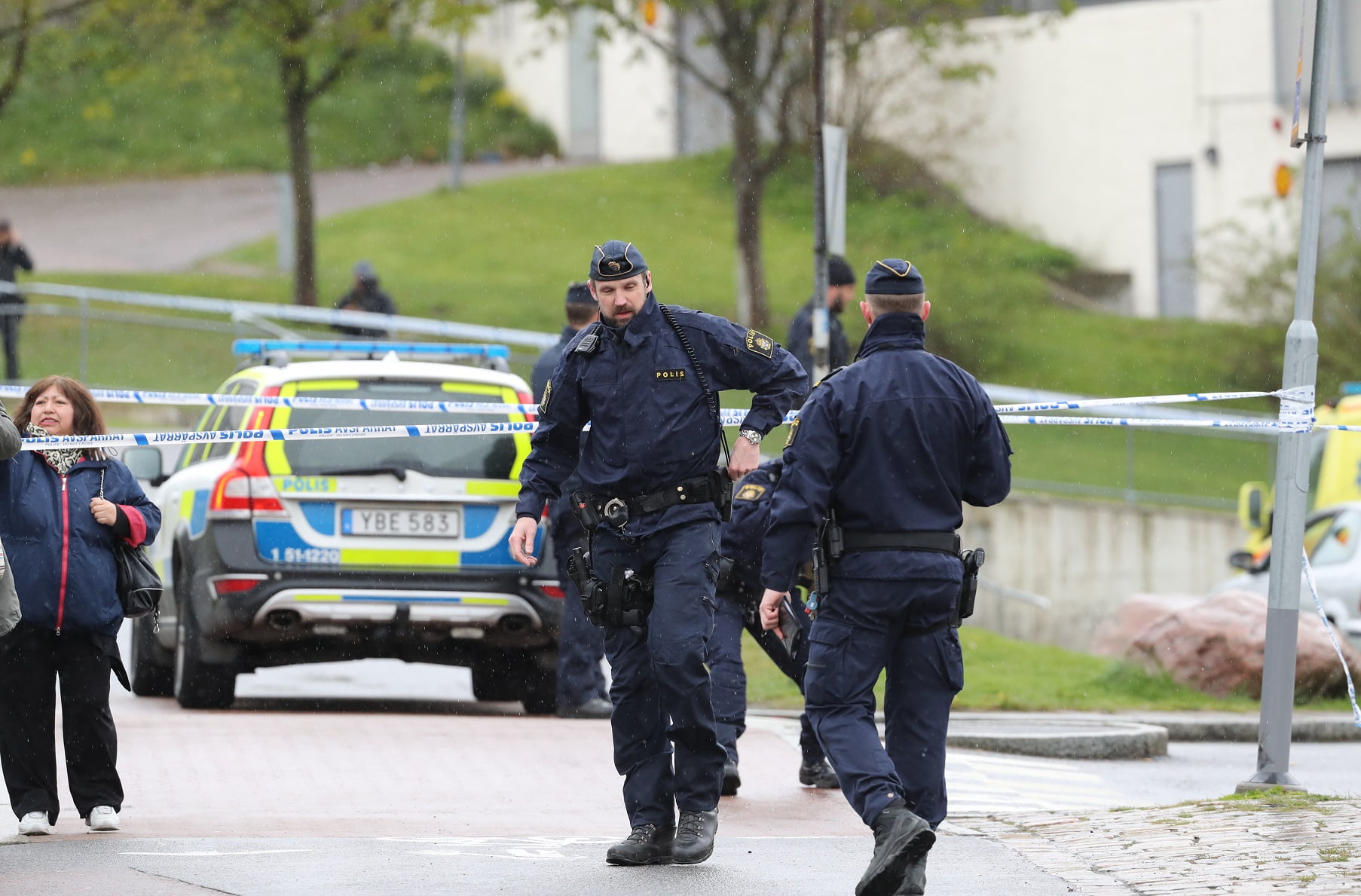 La police agit après une fusillade devant des élèves d'une école à Göteborg 4 La police agit après une fusillade devant des élèves d'une école à Göteborg - 3