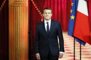 Macron a prêté serment en tant que plus jeune président de l'histoire de la France - 18