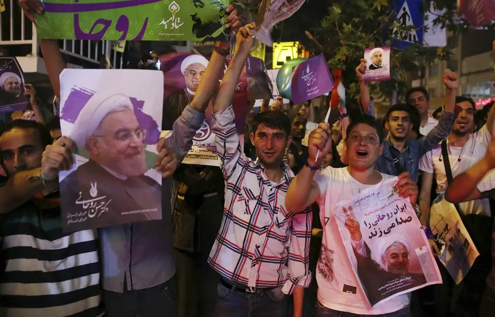 Les bureaux de vote ont ouvert en Iran 4 Les bureaux de vote ont ouvert en Iran - 3