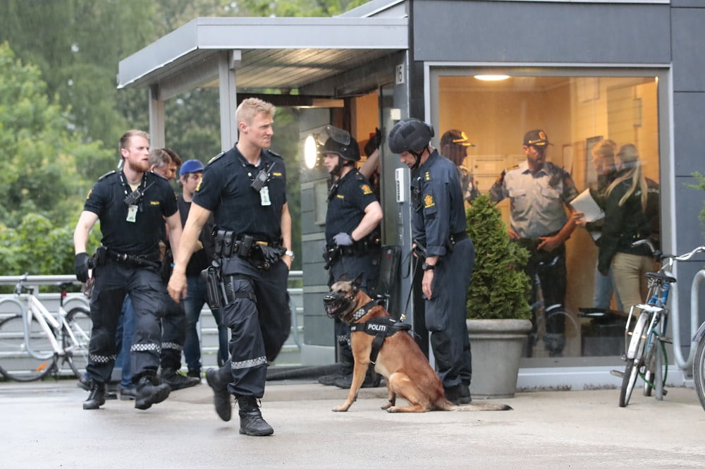 Police d'Oslo : action armée, coups de couteau et maniement de couteaux 4 Police d'Oslo : action armée, coups de couteau et maniement de couteaux - 3