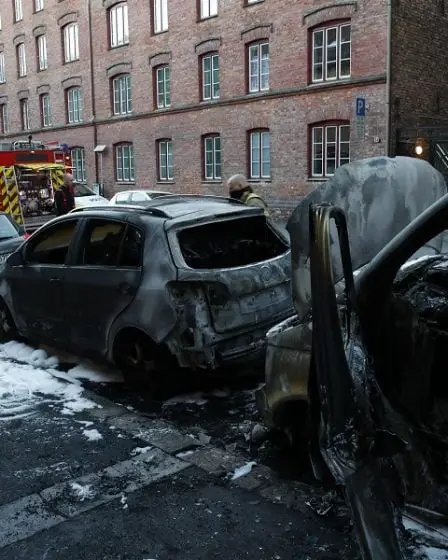 La police d'Oslo active des mesures pour retrouver les auteurs après que plusieurs incendies de voitures ont été déclenchés délibérément 12 La police d'Oslo active des mesures pour retrouver les auteurs après que plusieurs incendies de voitures ont été déclenchés délibérément - 11