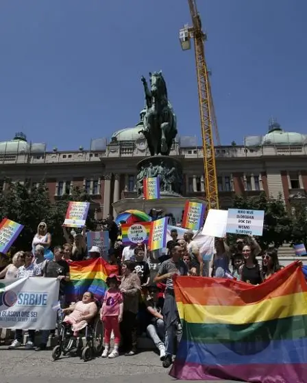 Des marcheurs gays en Serbie célèbrent la première Première ministre lesbienne du pays - 22
