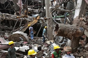 13 morts dans l'explosion de l'usine de Lindex au Bangladesh - 16