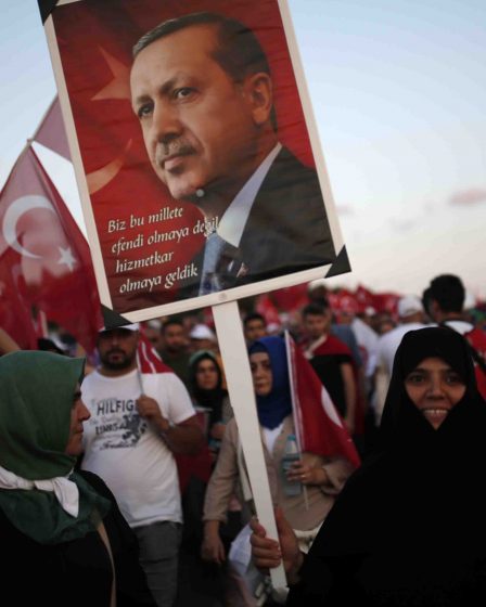 Les utilisateurs mobiles en Turquie ont reçu le message Erdogan directement dans leurs oreilles 20 Les utilisateurs mobiles en Turquie ont reçu le message Erdogan directement dans leurs oreilles - 19