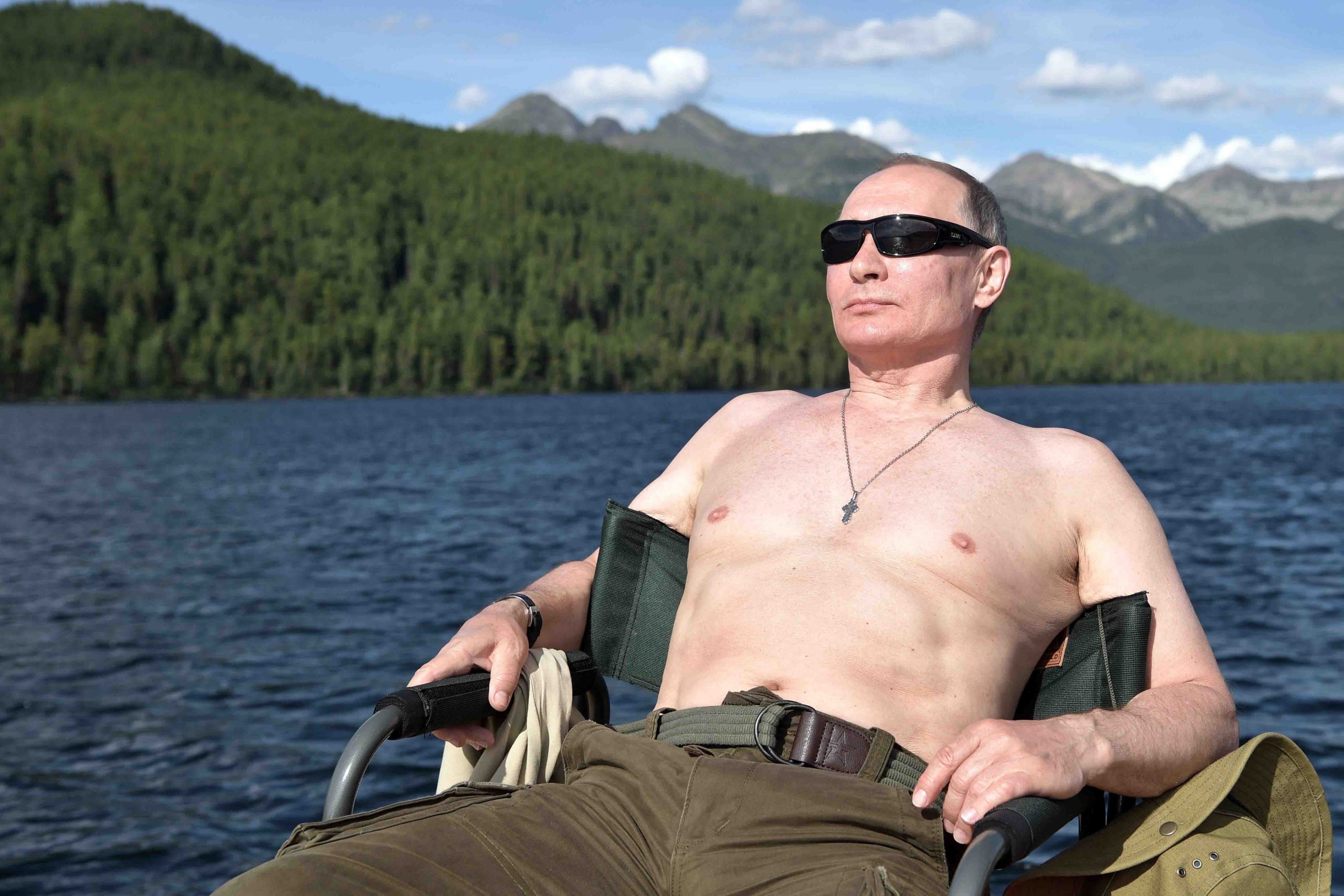 Poutine laisse tomber la chemise - Norway Today 4 Poutine laisse tomber la chemise - Norway Today - 3