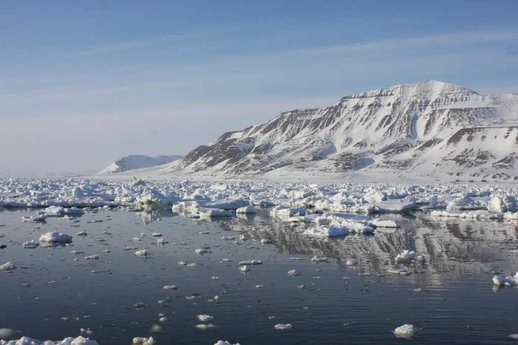 Un chalutier russe est remorqué jusqu'à Tromsø 4 Un chalutier russe est remorqué jusqu'à Tromsø - 3