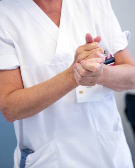 Des agents de santé non vaccinés travaillent avec des personnes malades dans la municipalité de Herøy - 13