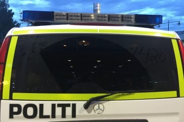 Des cambrioleurs ont reculé dans un magasin de vêtements lors d'un raid « smash and grab » - 18