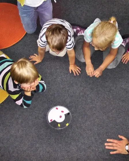 Enfants à la garderie stressés à cause des longues heures 8 Enfants à la garderie stressés à cause des longues heures - 7
