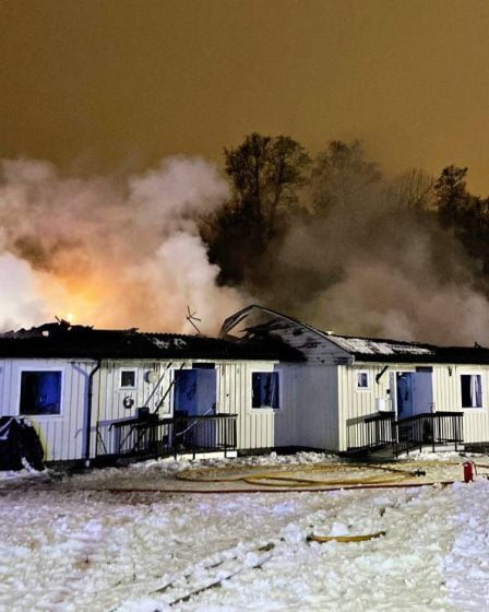 PHOTO : Trois personnes transportées à l'hôpital après qu'un incendie se soit déclaré dans plusieurs appartements de soins à Tønsberg - 25
