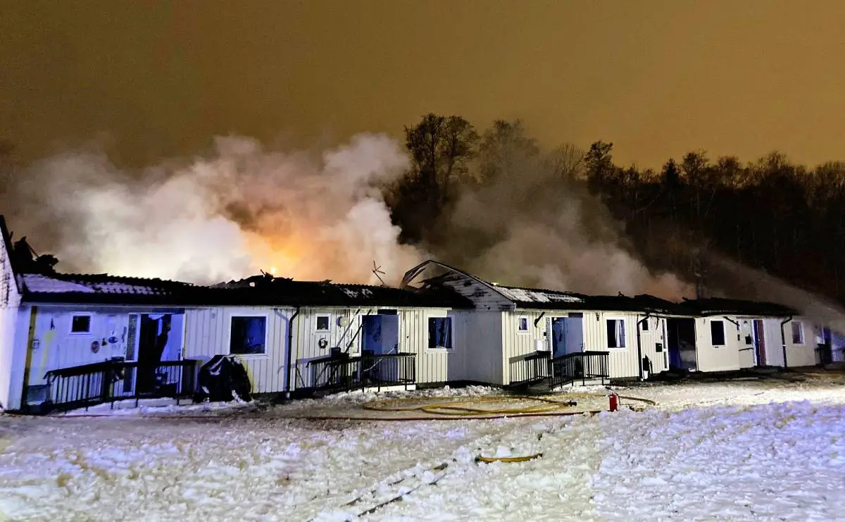 PHOTO : Trois personnes transportées à l'hôpital après qu'un incendie se soit déclaré dans plusieurs appartements de soins à Tønsberg 4 PHOTO : Trois personnes transportées à l'hôpital après qu'un incendie se soit déclaré dans plusieurs appartements de soins à Tønsberg - 3