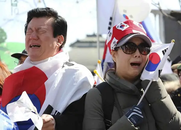 Deux morts dans des manifestations contre la destitution du président sud-coréen - 3