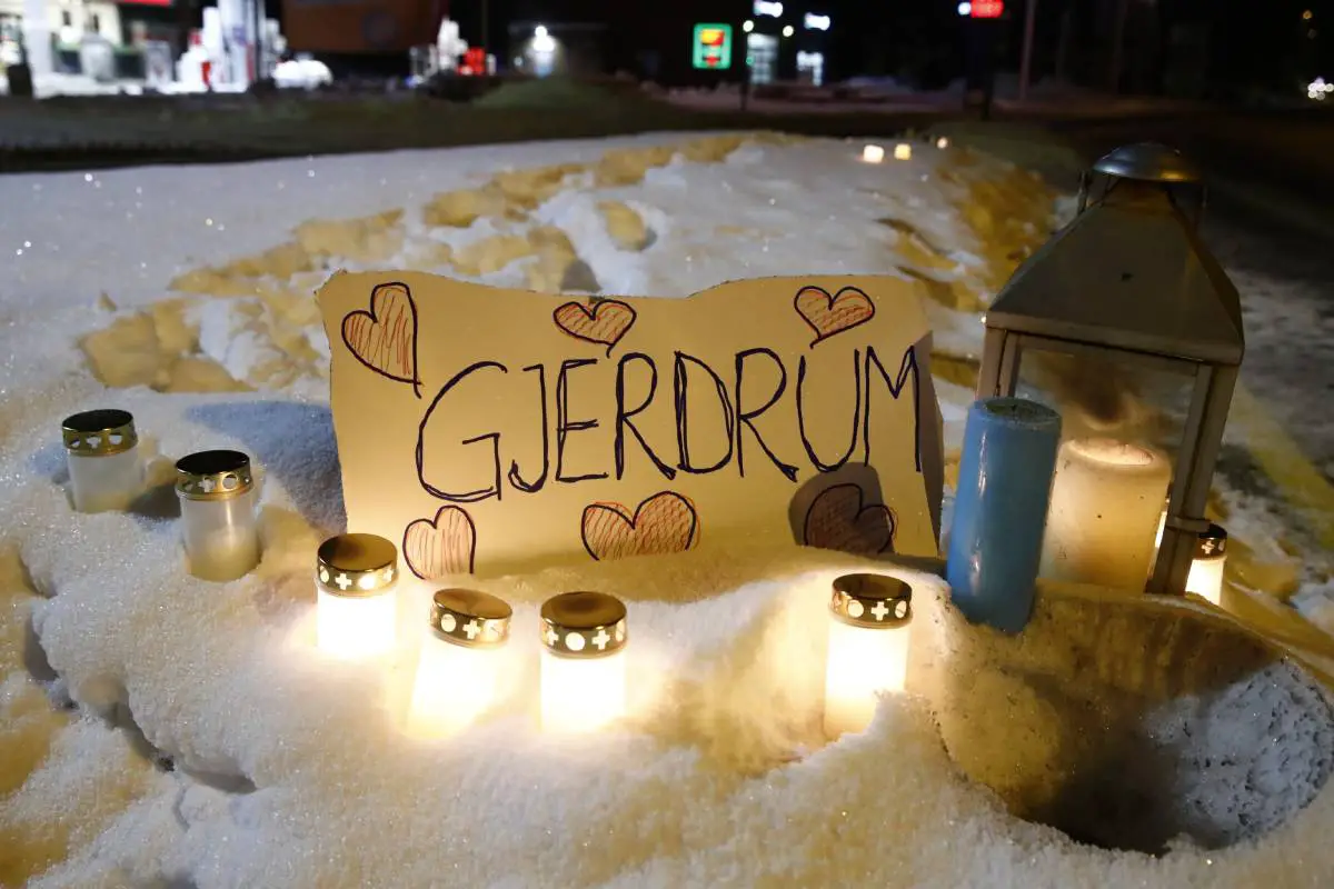 Gjerdrum sera décoré de cœurs et de bougies à l'occasion du premier anniversaire du glissement de terrain - 3