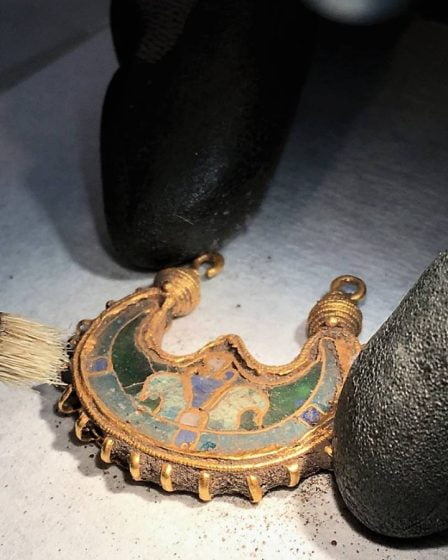 PHOTO : une boucle d'oreille en or vieille de 1 000 ans découverte au Danemark pourrait avoir été un cadeau de l'empereur de Byzance à un chef viking - 36