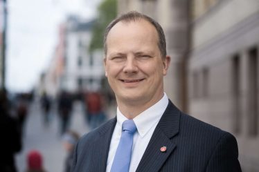 Solvik-Olsen a annulé la crise des journaux de samedi - 16