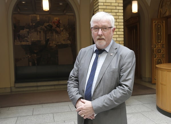 Les demandeurs d'asile se convertissent au christianisme après avoir été rejetés 4 Les demandeurs d'asile se convertissent au christianisme après avoir été rejetés - 3