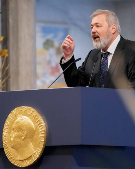Le rédacteur en chef de Novaya Gazeta vend aux enchères la médaille Nobel pour soutenir les victimes de la guerre en Ukraine - 1