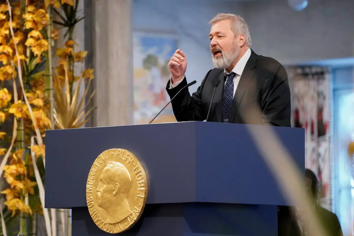 Le rédacteur en chef de Novaya Gazeta vend aux enchères la médaille Nobel pour soutenir les victimes de la guerre en Ukraine - 3