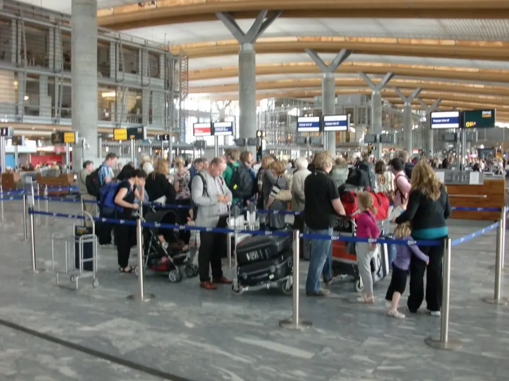 Une femme a perdu son avion - a déclenché une alarme incendie à l'aéroport d'Oslo - 3