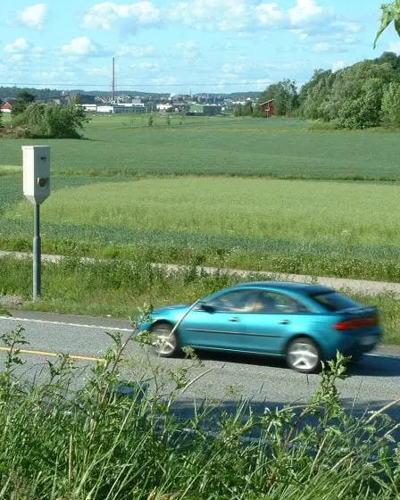 Moins ont été photographiés par des radars l'année dernière 35 Moins ont été photographiés par des radars l'année dernière - 34
