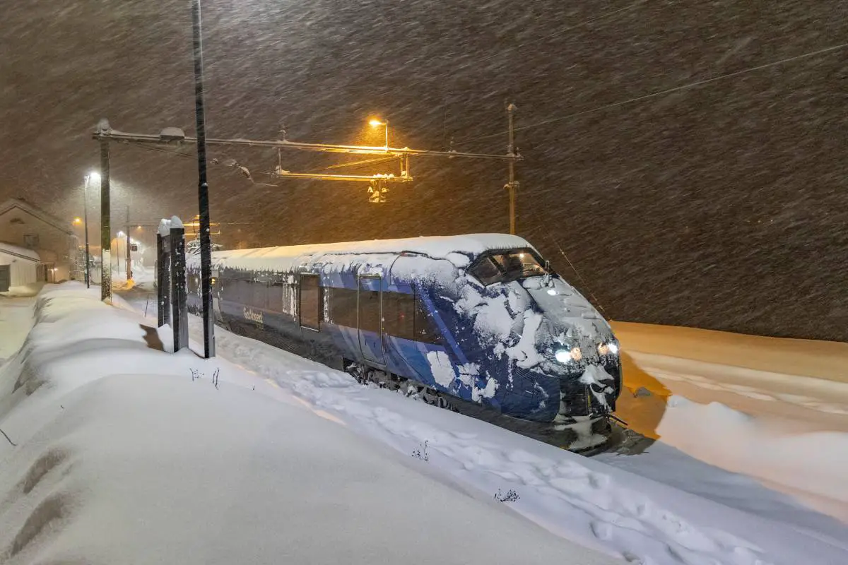 PHOTO : La neige crée des problèmes majeurs sur la ligne Sørlandet - 9