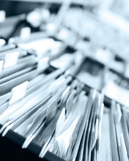 Tous les documents physiques à retirer des salles d'audience - 13